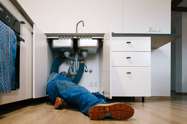 Professional Leak Detection technician working in Duxbury, MA